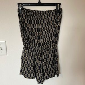 Patterned strapless romper
